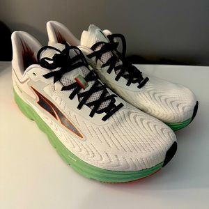 BRAND NEW! Altra Torin 6 runners, new in box
